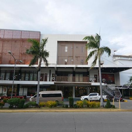 Viven Hotel Laoag Exterior foto