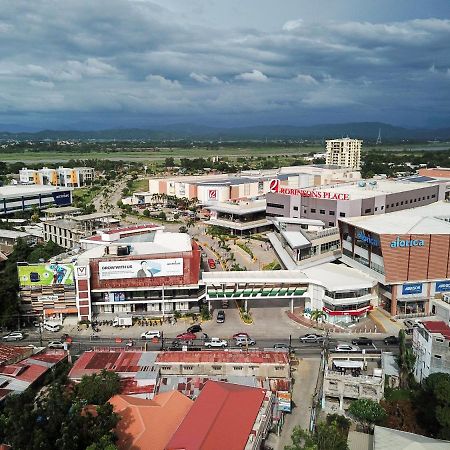 Viven Hotel Laoag Exterior foto