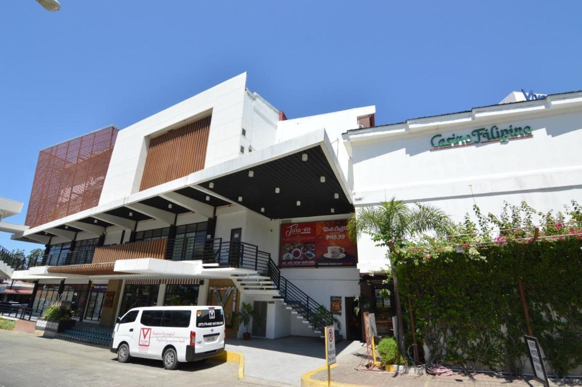 Viven Hotel Laoag Exterior foto