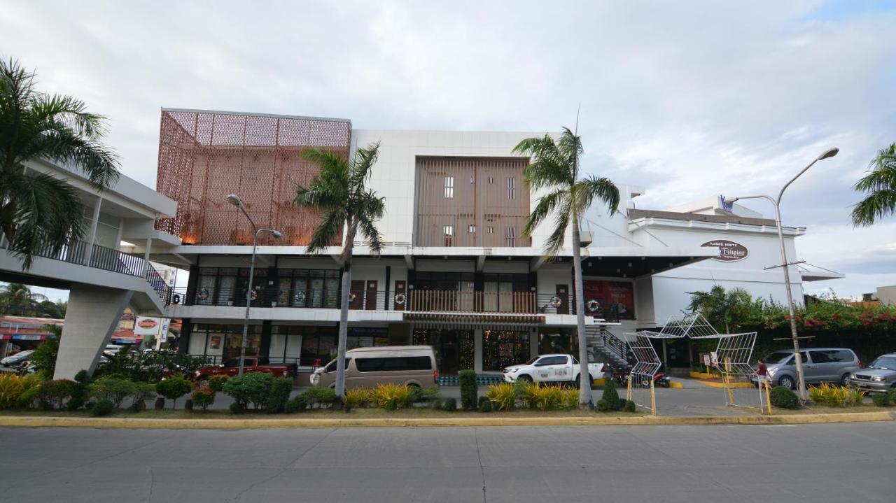 Viven Hotel Laoag Exterior foto